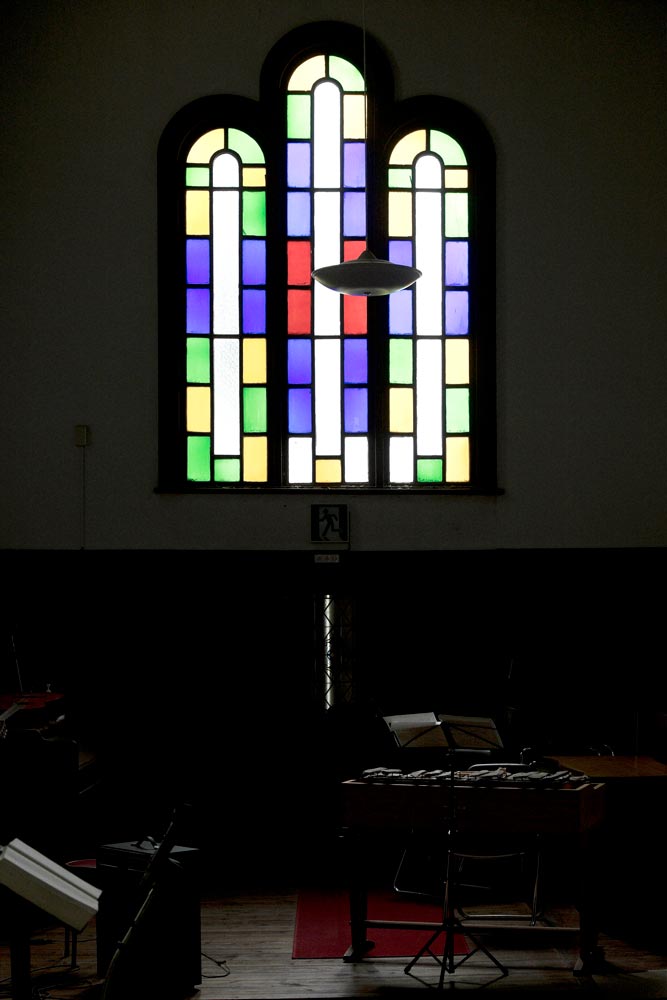聖堂、祭壇脇の色ガラス