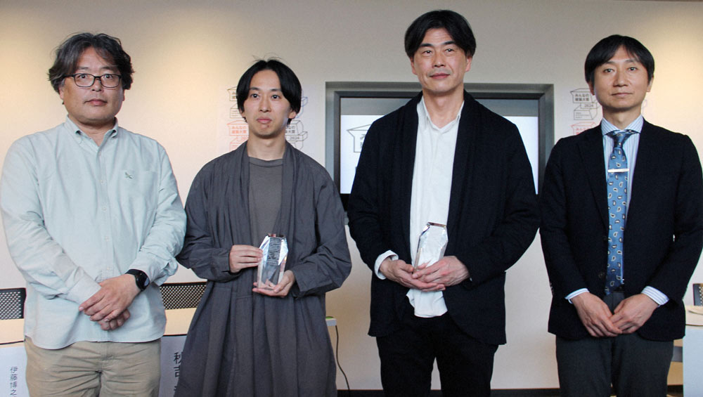 左から、五十嵐太郎委員長、VUILDの秋吉浩気CEO、伊藤博之さん、国立近現代建築資料館の寺本恒昌館長
